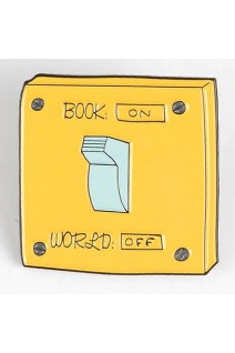 Брошка. Жовтий вимикач. Книга включена світ вимкнено